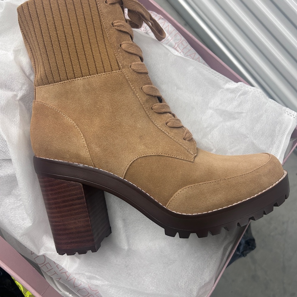 Genuine suede booties.   Deltan